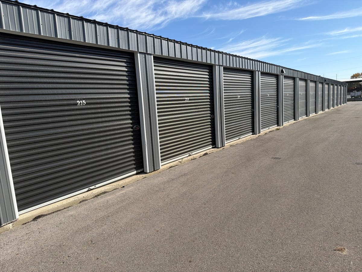 Smart Self Storage in Des Moines, Iowa — drive-up units