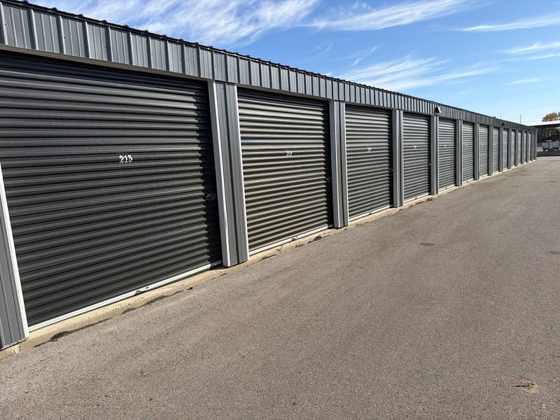 Smart Self Storage in Des Moines, Iowa — drive-up units
